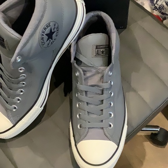 NWT NEW IN BOX CONVERSE HIGH TOPS LEATHER - Picture 2 of 6